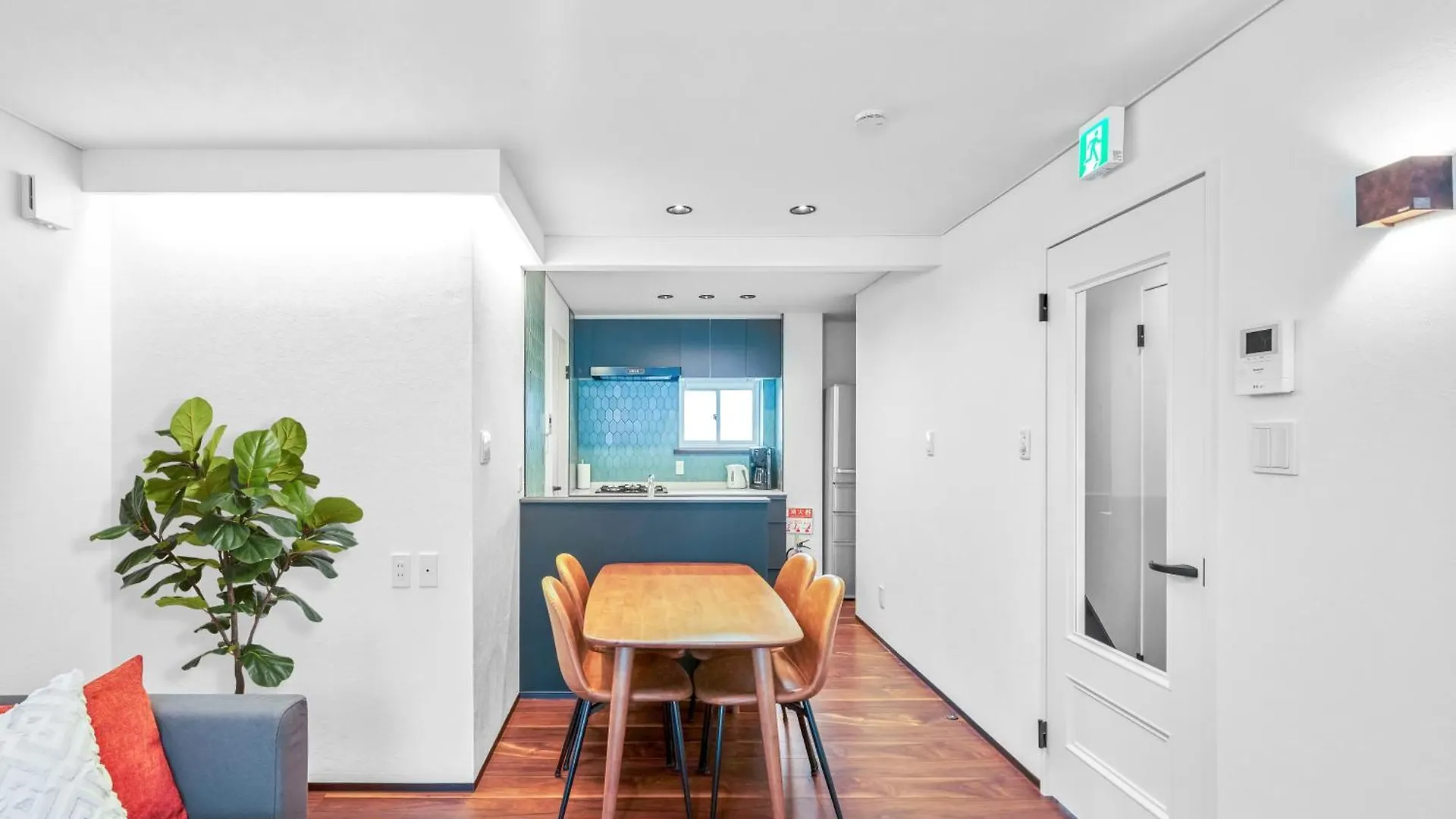 Best Location Lux Home, 2 Blocks To Sbwy, Sleeps 9 Sapporo 0*,  Japonia